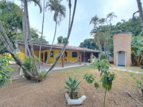 Casa Daslis Espaçosa e Bem Localizada